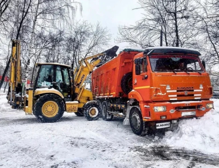 Вывоз снега самосвалами Хабаровск